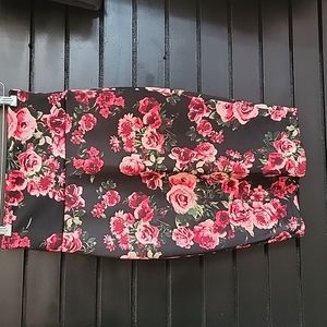 **Rose 🌹 Pencil Skirt*Med**